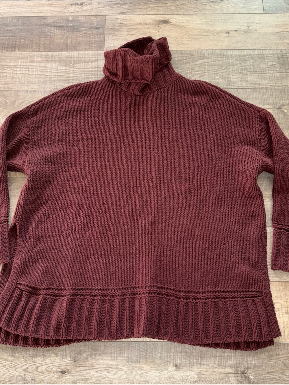 Aerie small Women's Burgundy Turtleneck Knit Sweater